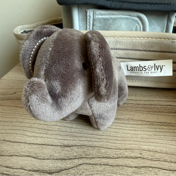 Noah’s Ark | Plush Animal Playset - Picture 2 of 6